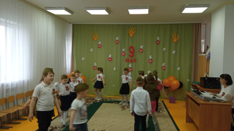 В МКОУ «Центр образования Смородинский» прошли торжественные линейки, посвящённые Дню Победы..