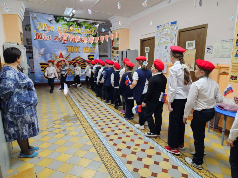 В МКОУ «Центр образования Смородинский» прошли торжественные линейки, посвящённые Дню Победы..